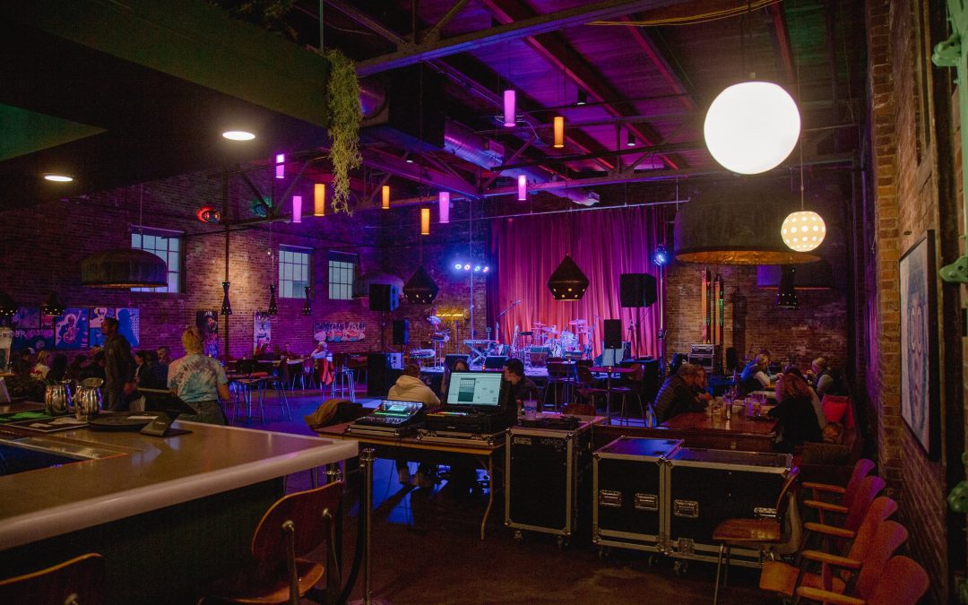 icon-events-atmosphere-dada-gastropub-111425-sioux-falls-39