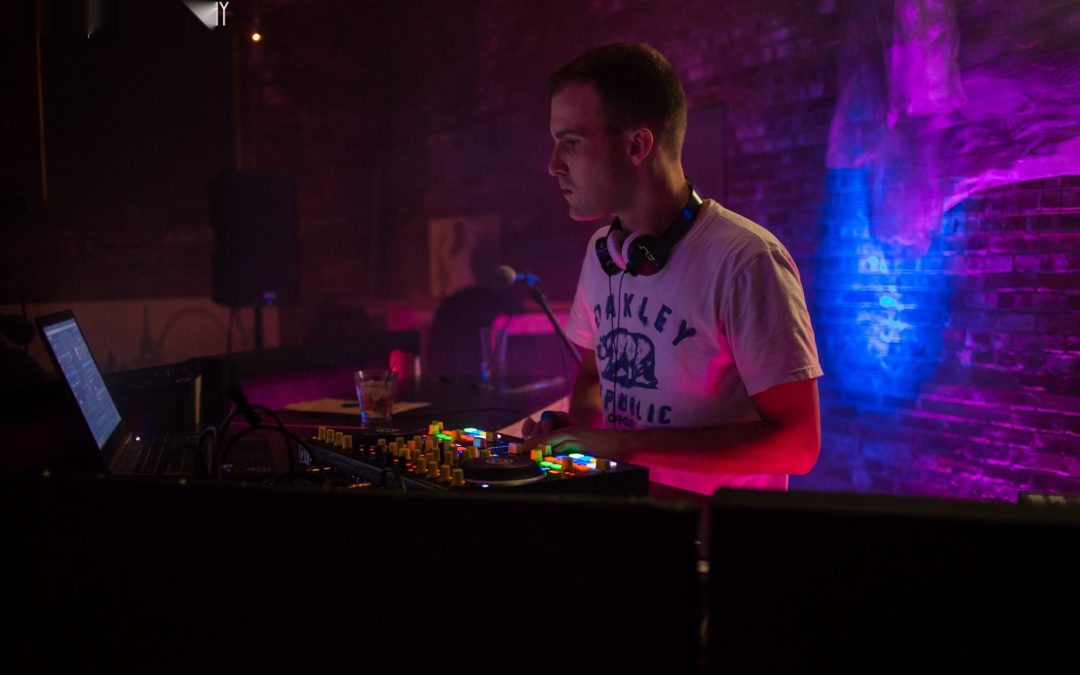 icon-events-concerts-black-lights-white-clothes-2014-080725-sioux-falls-07-cleaned