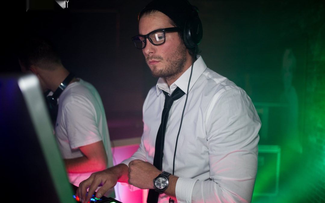 icon-events-concerts-black-lights-white-clothes-2014-080725-sioux-falls-08-cleaned