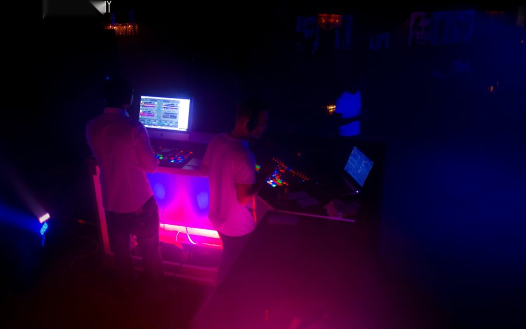 icon-events-concerts-black-lights-white-clothes-2014-080725-sioux-falls-12-cleaned