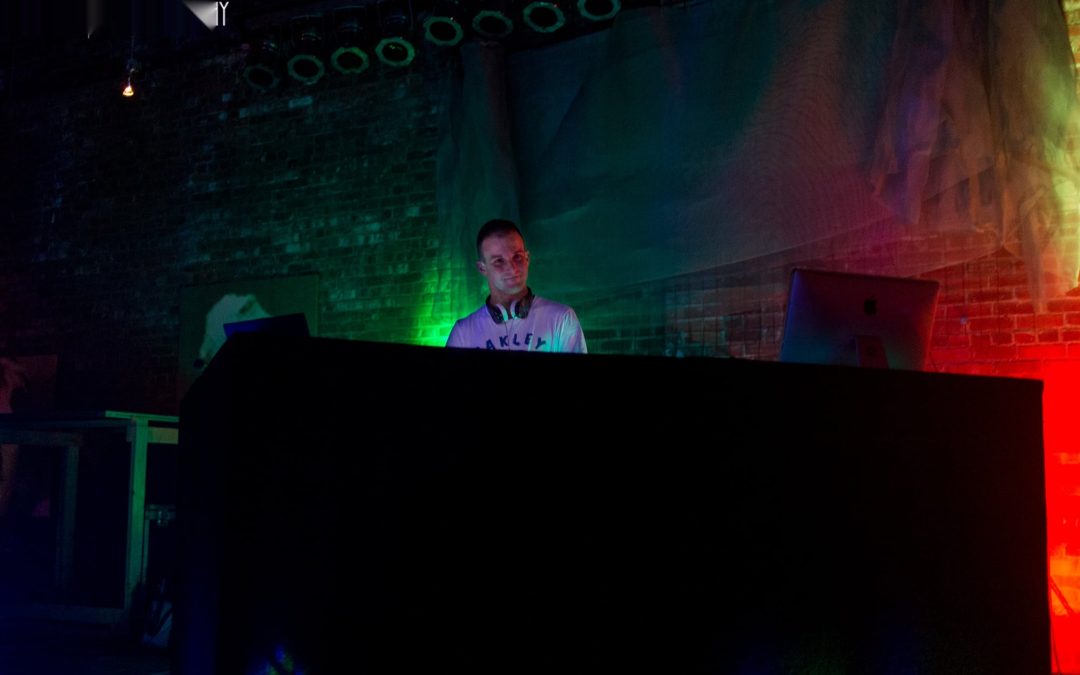 icon-events-concerts-black-lights-white-clothes-2014-080725-sioux-falls-19-cleaned