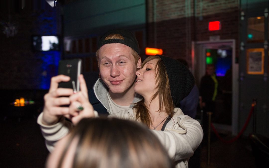 icon-events-concerts-black-lights-white-clothes-2014-080725-sioux-falls-23-cleaned