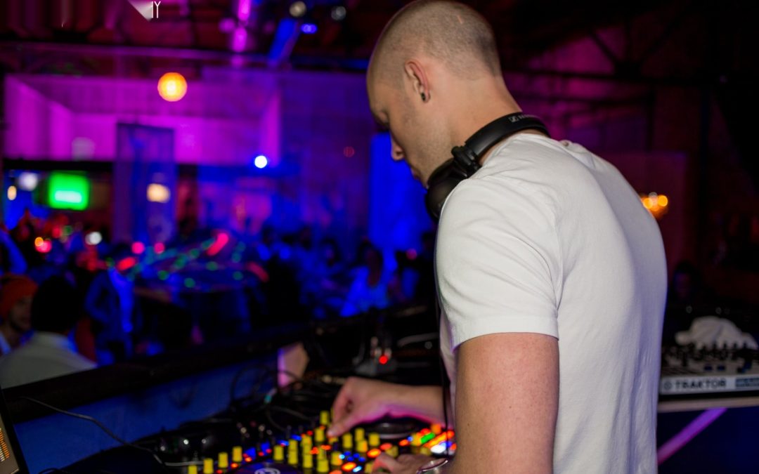 icon-events-concerts-black-lights-white-clothes-2014-080725-sioux-falls-63-cleaned