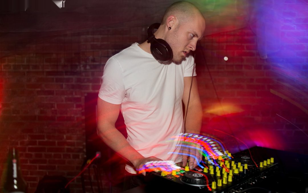 icon-events-concerts-black-lights-white-clothes-2014-080725-sioux-falls-66-cleaned