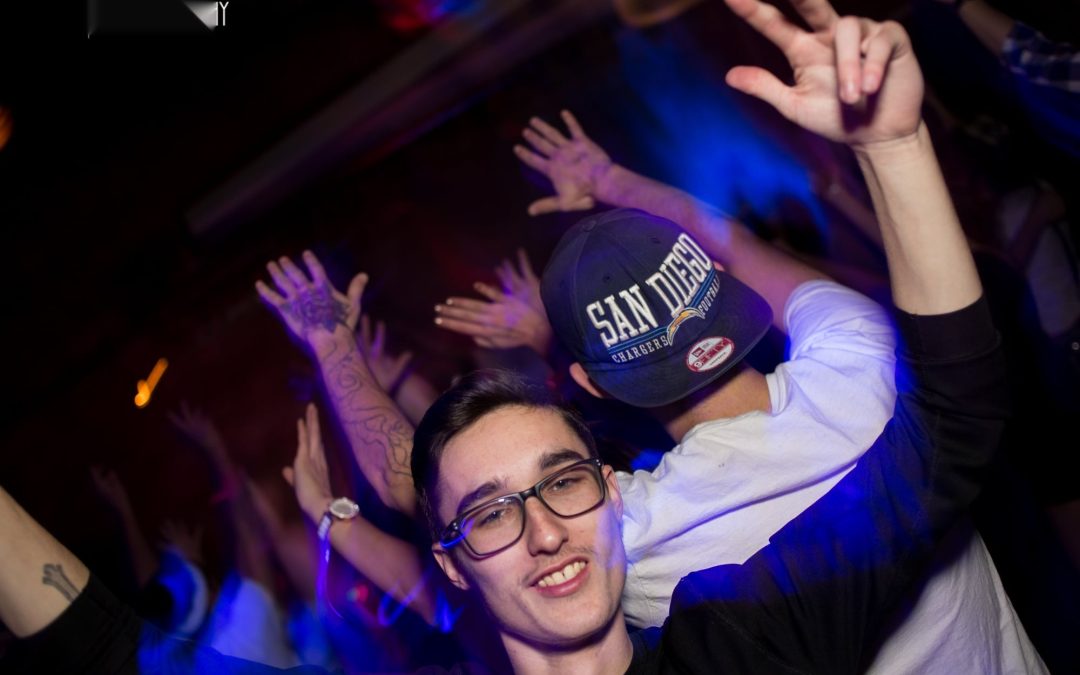 icon-events-concerts-black-lights-white-clothes-2014-080725-sioux-falls-73-cleaned