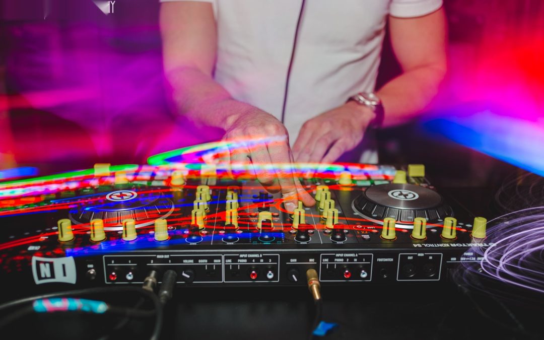 icon-events-concerts-black-lights-white-clothes-2014-080725-sioux-falls-96-cleaned