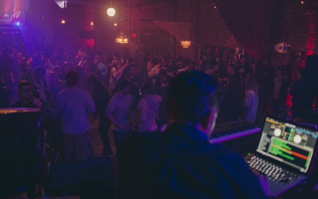 icon-events-concerts-later-babes-2014-080725-sioux-falls-25-cleaned