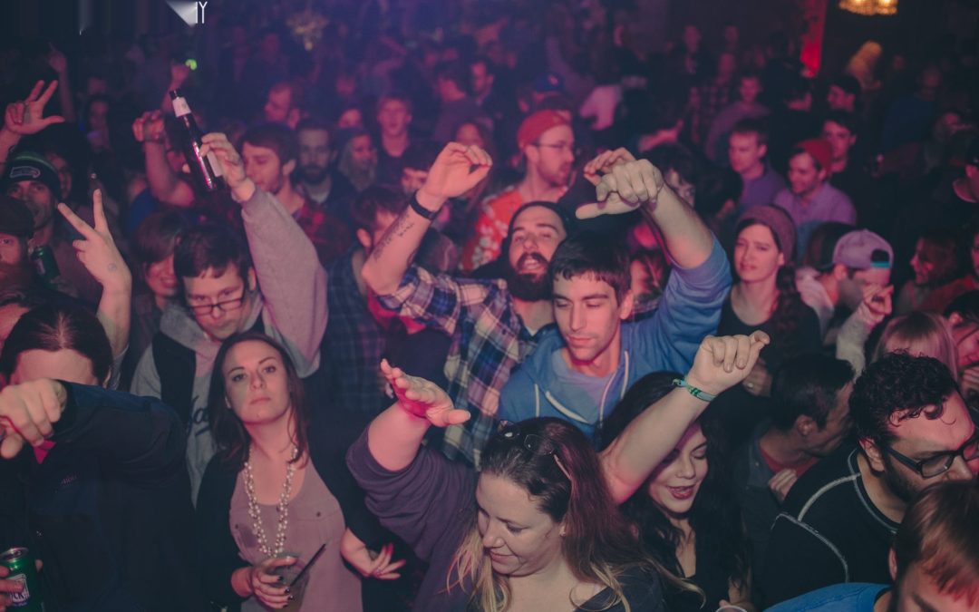 icon-events-concerts-later-babes-2014-080725-sioux-falls-83-cleaned