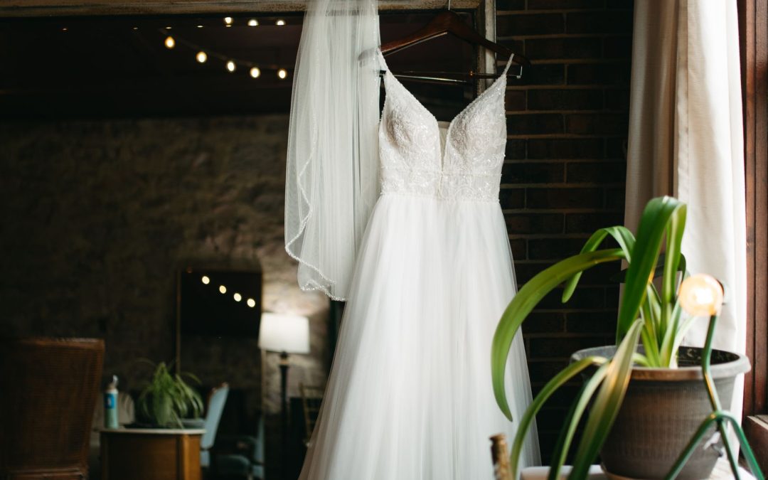 icon-events-weddings-bridal-dress-justin-and-kelsey-rosebrock-bridal-suite-sioux-falls-001-02