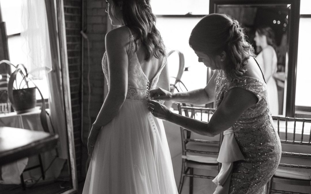 icon-events-weddings-bridal-dress-justin-and-kelsey-rosebrock-bridal-suite-sioux-falls-002