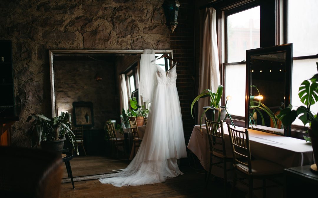 icon-events-weddings-bridal-dress-justin-and-kelsey-rosebrock-bridal-suite-sioux-falls-003