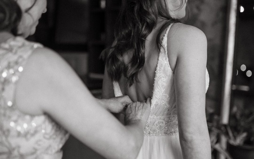 icon-events-weddings-bridal-dress-justin-and-kelsey-rosebrock-bridal-suite-sioux-falls-005