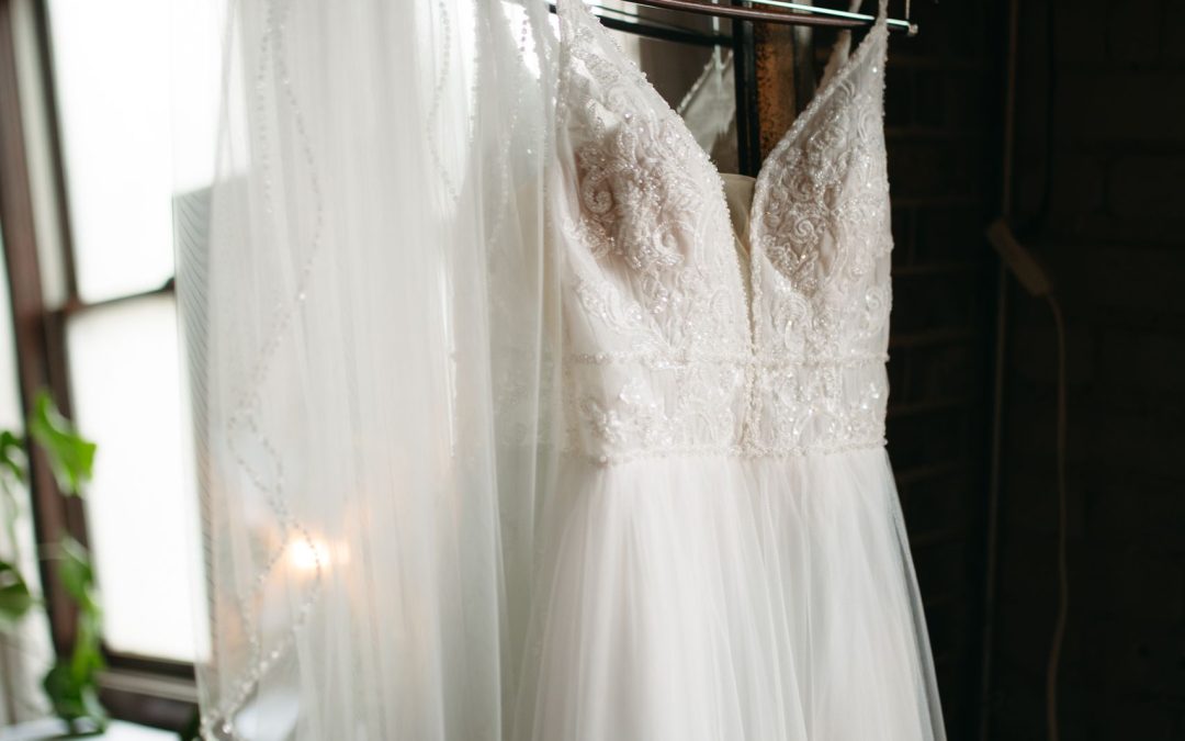 icon-events-weddings-bridal-dress-justin-and-kelsey-rosebrock-bridal-suite-sioux-falls-006