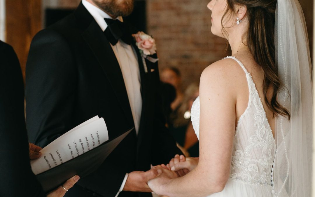 icon-events-weddings-ceremony-justin-and-kelsey-rosebrock-sioux-falls-002