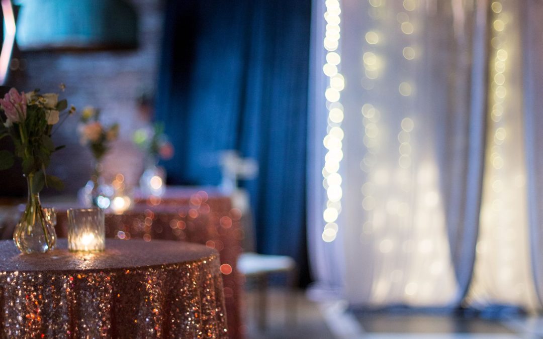 icon-events-weddings-cocktail-hour-jen-and-michael-wedding-dada-gastropub-sioux-falls-001