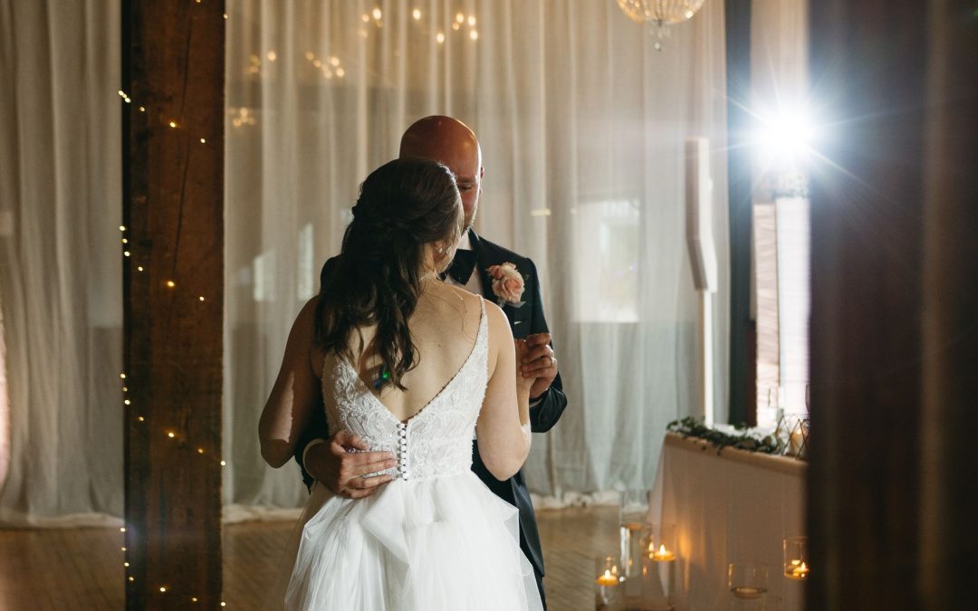 icon-events-weddings-first-dance-justin-and-kelsey-rosebrock-sioux-falls-001-02