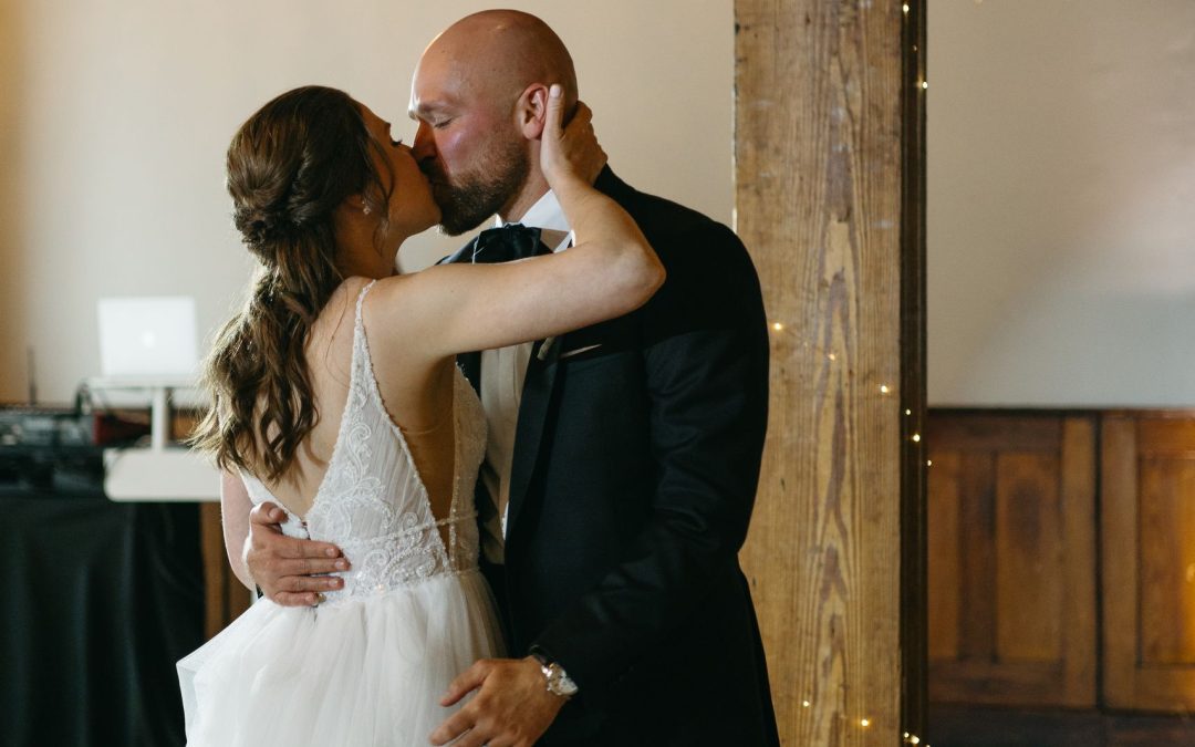 icon-events-weddings-first-dance-justin-and-kelsey-rosebrock-sioux-falls-001