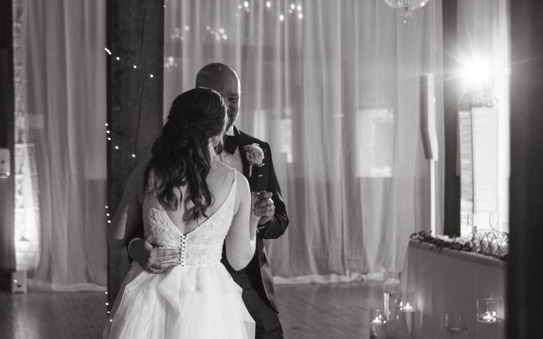 icon-events-weddings-first-dance-justin-and-kelsey-rosebrock-sioux-falls-002