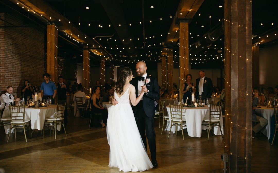 icon-events-weddings-first-dance-justin-and-kelsey-rosebrock-sioux-falls-003