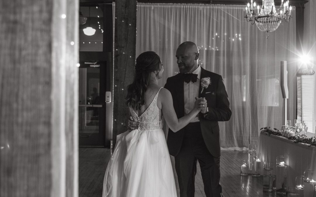 icon-events-weddings-first-dance-justin-and-kelsey-rosebrock-sioux-falls-006