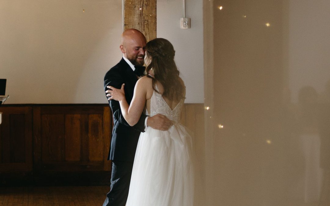 icon-events-weddings-first-dance-justin-and-kelsey-rosebrock-sioux-falls-007