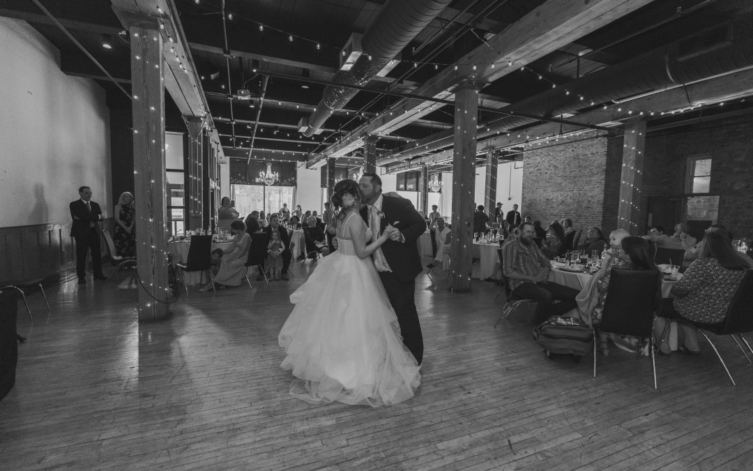 icon-events-weddings-first-dance-sioux-falls-002-02