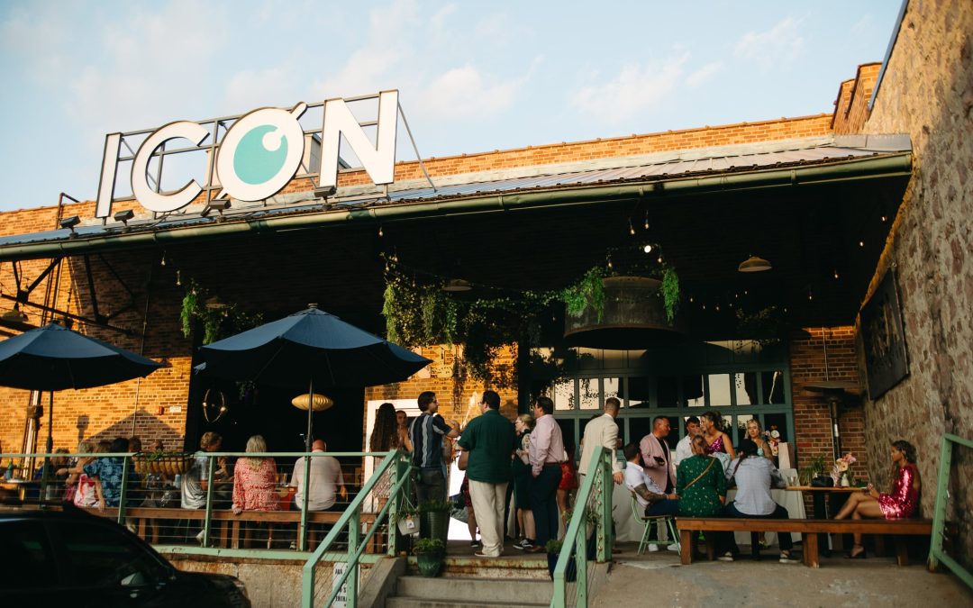 icon-events-weddings-reception-christian-and-sydney-graber-icon-patio-sioux-falls-001-02