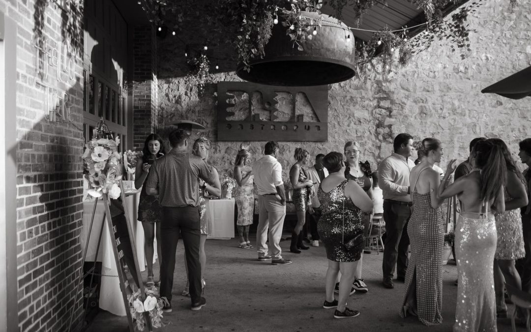 icon-events-weddings-reception-christian-and-sydney-graber-icon-patio-sioux-falls-004