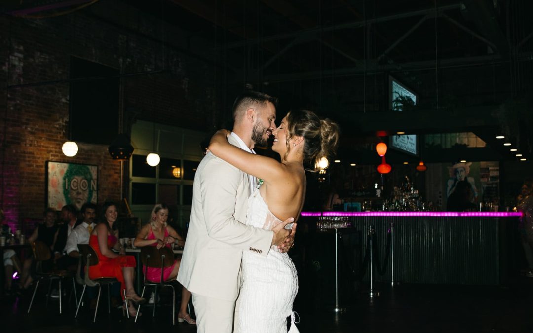icon-events-weddings-reception-dances-christian-and-sydney-graber-dada-gastropub-sioux-falls-003-02