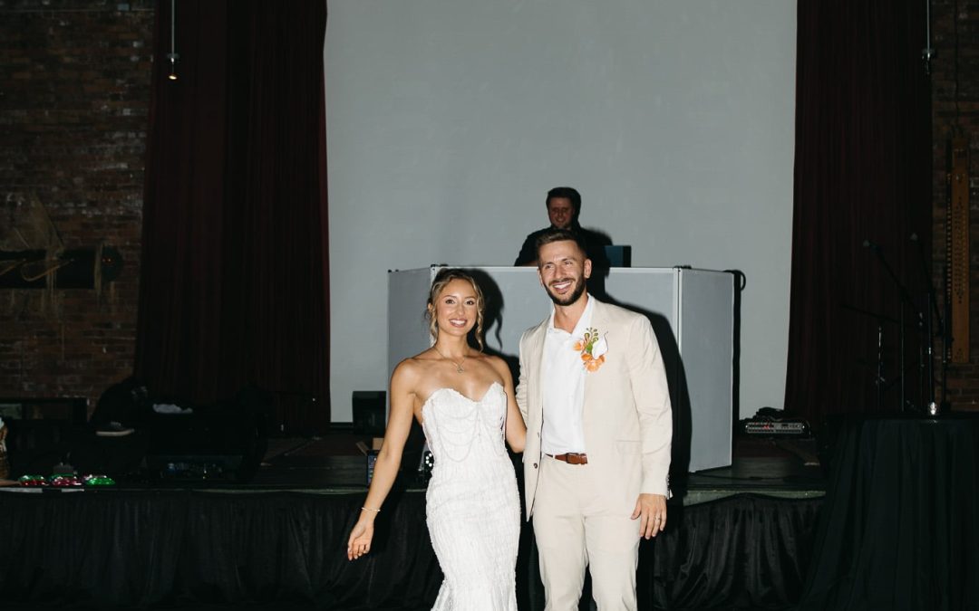 icon-events-weddings-reception-dances-christian-and-sydney-graber-dada-gastropub-sioux-falls-004-02