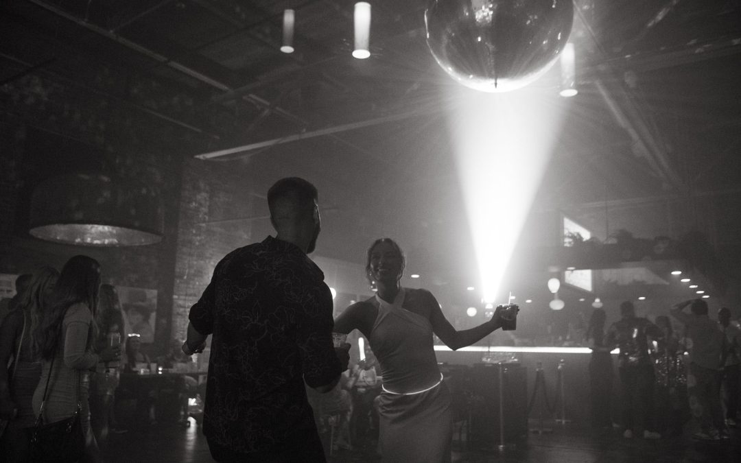 icon-events-weddings-reception-dances-christian-and-sydney-graber-dada-gastropub-sioux-falls-006