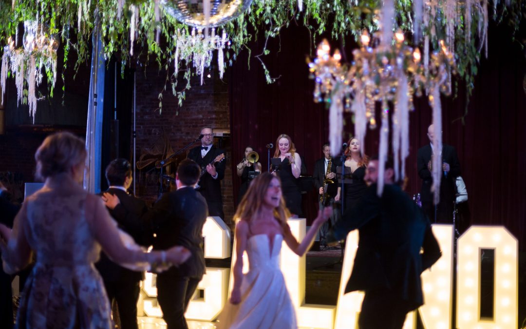 icon-events-weddings-reception-dances-jen-and-michael-wedding-dada-gastropub-sioux-falls-001-03