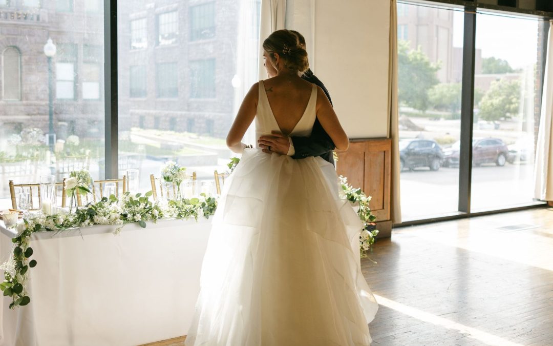 icon-events-weddings-reception-lizzie-and-jack-sioux-falls-010