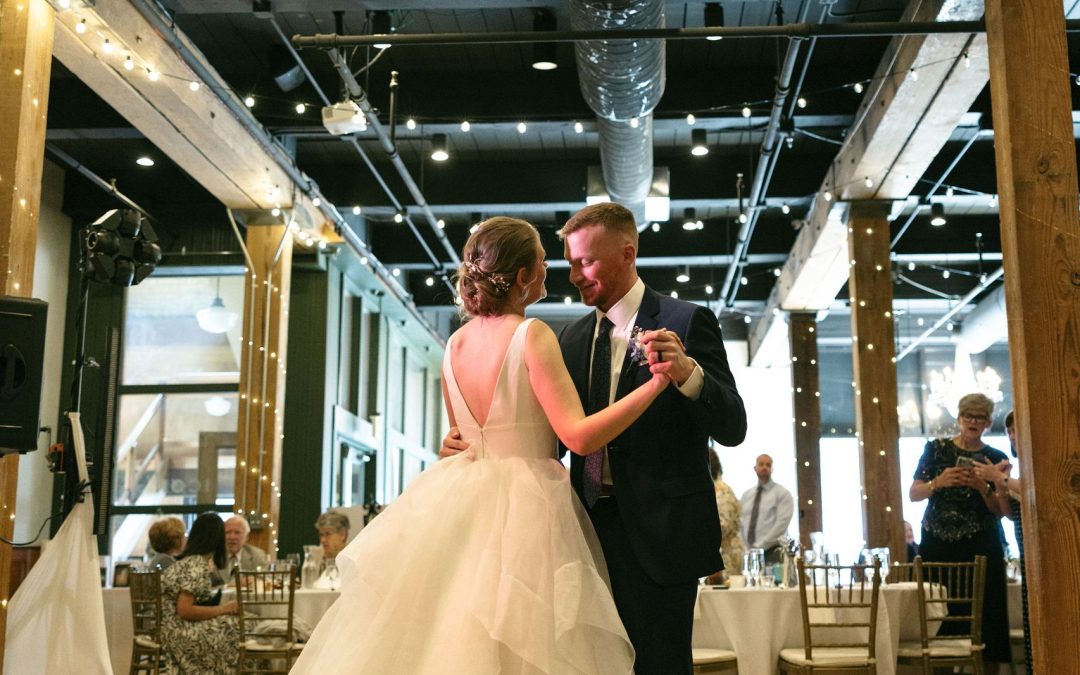 icon-events-weddings-reception-lizzie-and-jack-sioux-falls-039