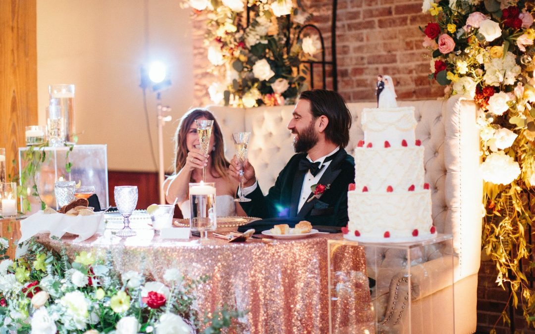 icon-events-weddings-reception-toasts-jen-and-michael-sioux-falls-001