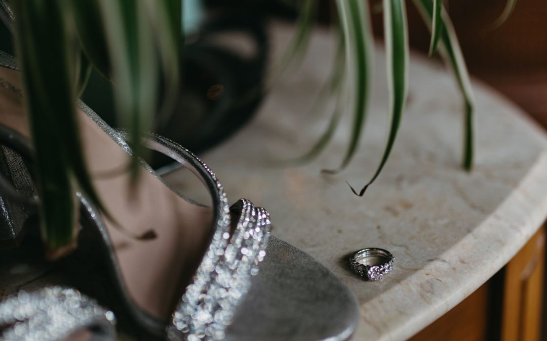 icon-events-weddings-wedding-details-justin-and-kelsey-rosebrock-bridal-suite-sioux-falls-001-03