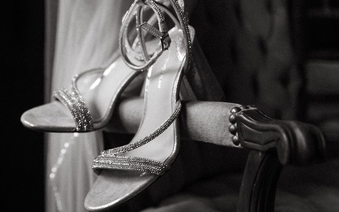 icon-events-weddings-wedding-details-justin-and-kelsey-rosebrock-bridal-suite-sioux-falls-001-04