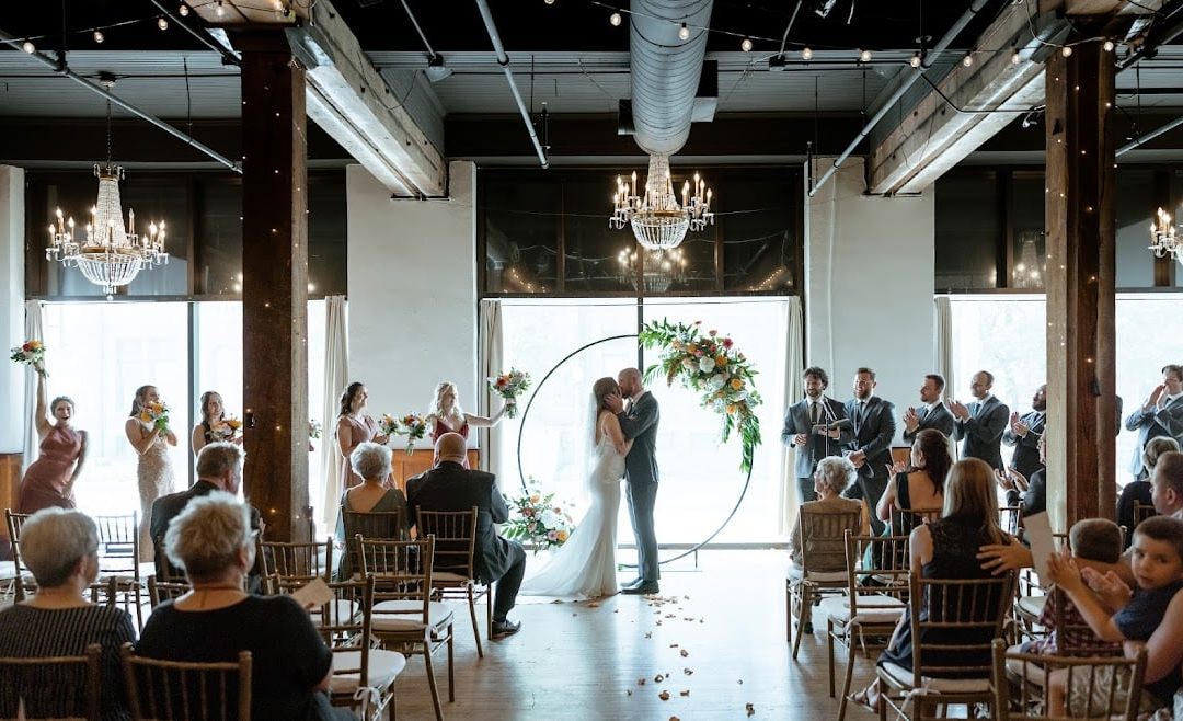 icon-events-weddings-wedding-moment-sioux-falls-460