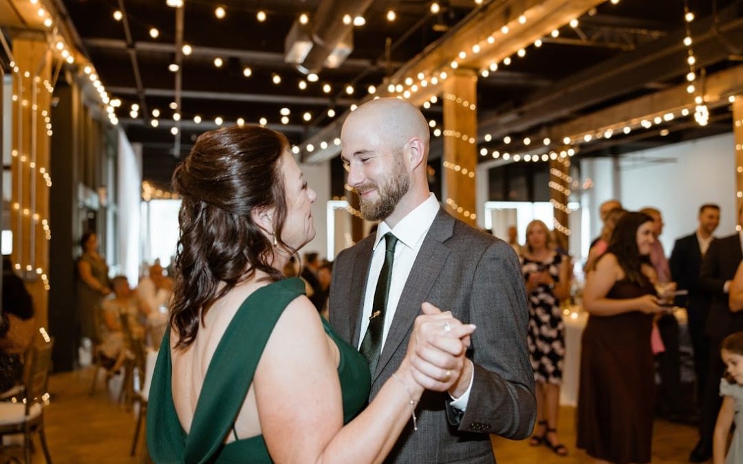 icon-events-weddings-wedding-moment-sioux-falls-768