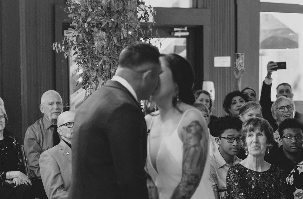 icon-events-weddings-wedding-moment-sioux-falls-805