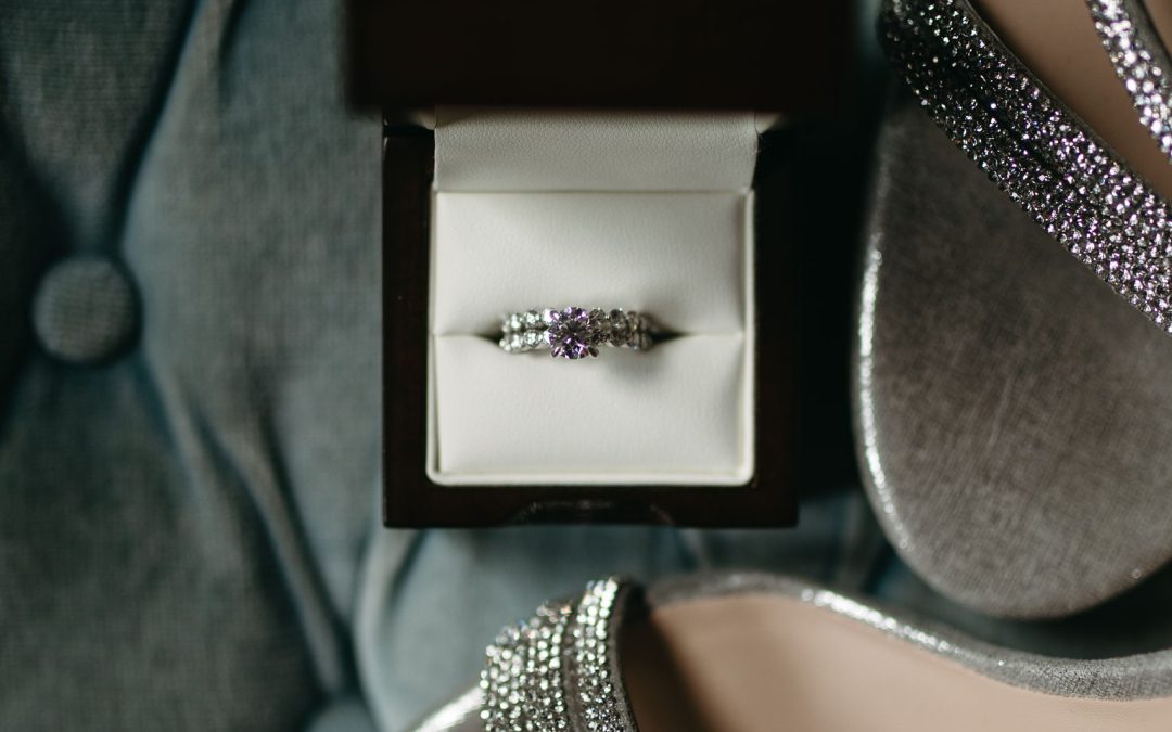 icon-events-weddings-wedding-rings-justin-and-kelsey-rosebrock-bridal-suite-sioux-falls-001